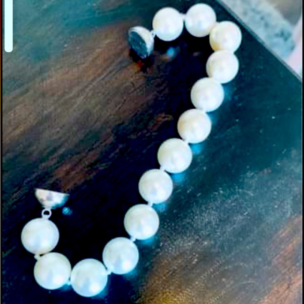 pearl magnet clasp bracelet